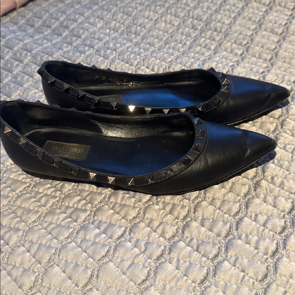 Valentino Garavani Black Leather Rockstud Pointed FlatsSize 37